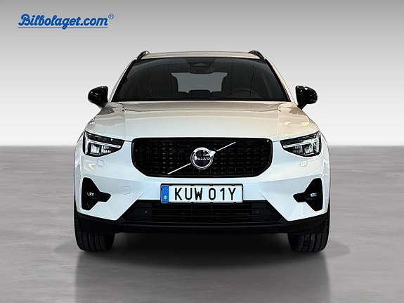Volvo XC40 3 of 17