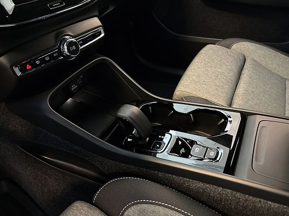 Volvo XC40 16 of 17