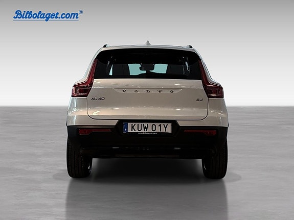Volvo XC40 7 of 17