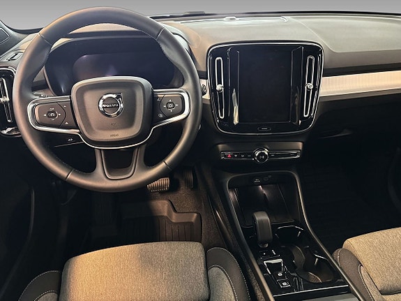 Volvo XC40 14 of 17