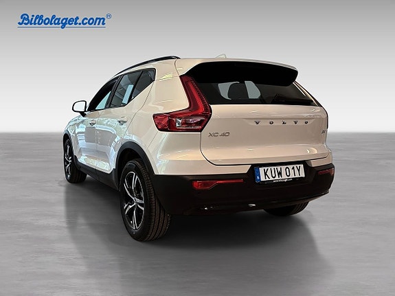 Volvo XC40 8 of 17