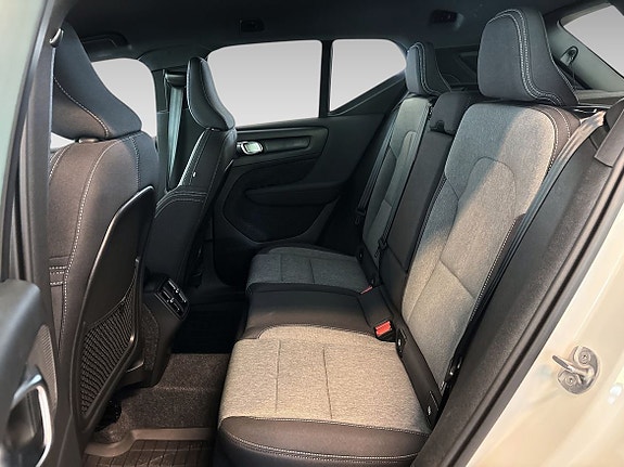Volvo XC40 12 of 17