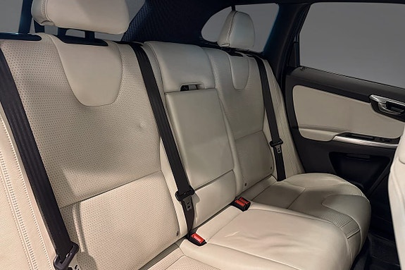 Volvo XC60 10 of 20