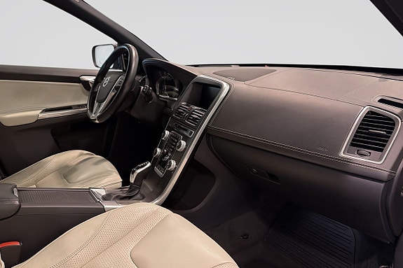 Volvo XC60 9 of 20