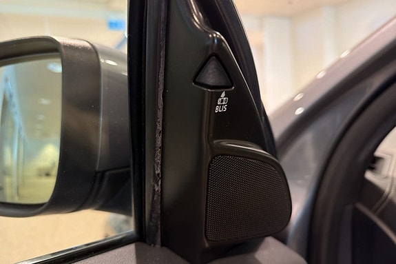 Volvo XC60 13 of 20