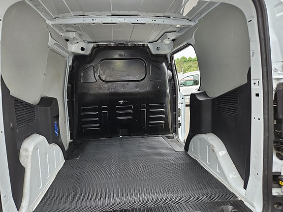 Ford Transit Courier 12 of 25