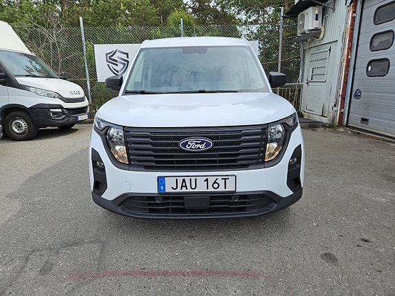 Ford Transit Courier 2 of 5