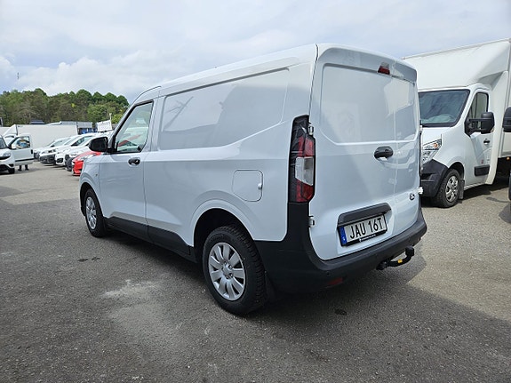 Ford Transit Courier 9 of 25