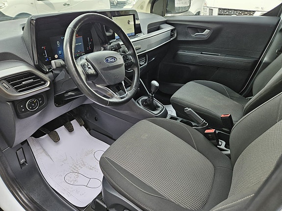 Ford Transit Courier 14 of 25