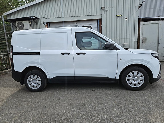 Ford Transit Courier 5 of 5