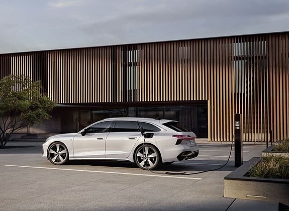 Audi A6 4 of 5