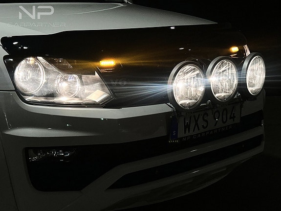 Volkswagen Amarok 2 of 5