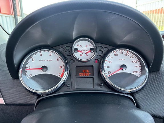 Peugeot 207 CC 12 of 25