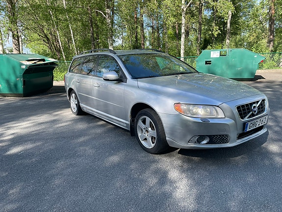 Volvo V70 2 of 5
