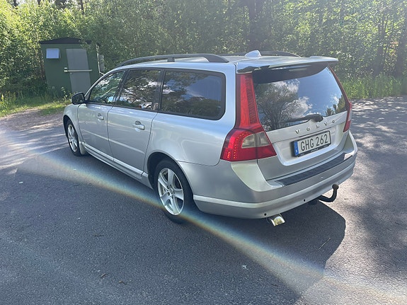 Volvo V70 4 of 5