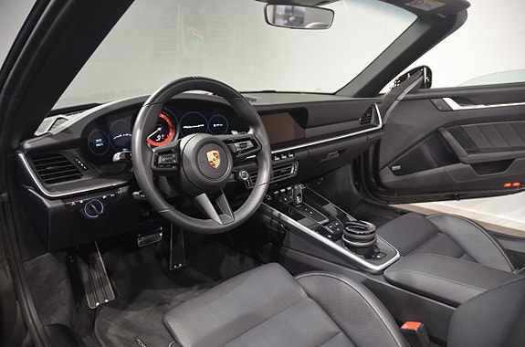 Porsche 911 Carrera GTS 13 of 20