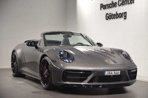 Porsche 911 Carrera GTS 3 of 5