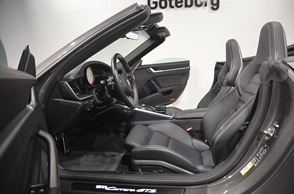Porsche 911 Carrera GTS 11 of 20