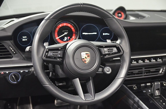 Porsche 911 Carrera GTS 15 of 20