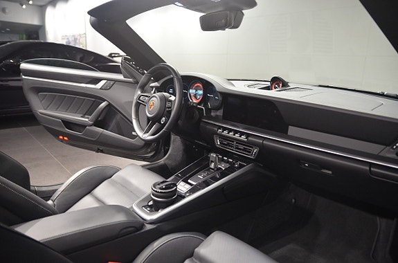 Porsche 911 Carrera GTS 14 of 20