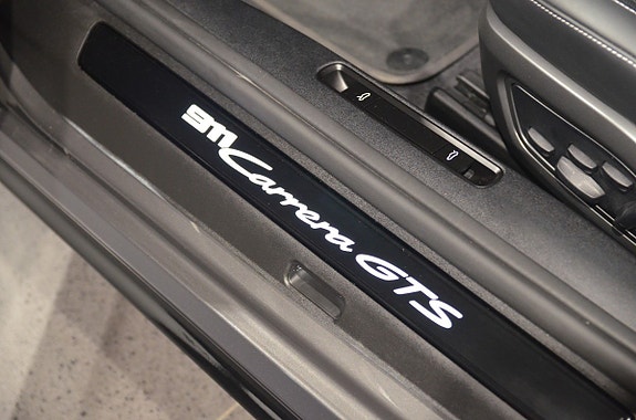 Porsche 911 Carrera GTS 19 of 20