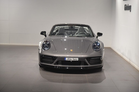 Porsche 911 Carrera GTS 4 of 5