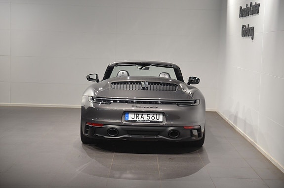 Porsche 911 Carrera GTS 8 of 20