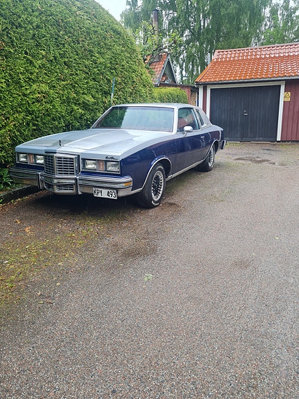 Pontiac Grand Prix 3 of 4