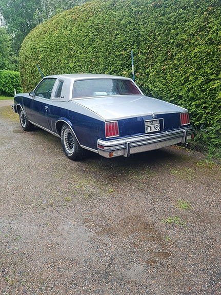 Pontiac Grand Prix 2 of 4