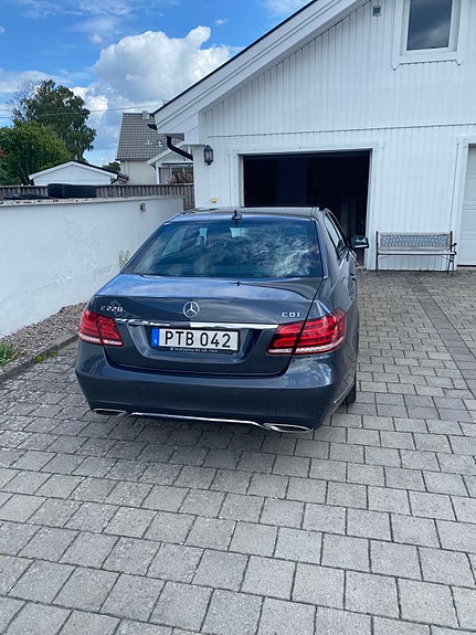 Mercedes-Benz E220 4 of 7