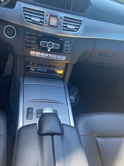 Mercedes-Benz E220 6 of 7