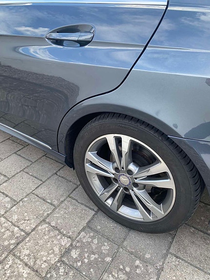Mercedes-Benz E220 5 of 7