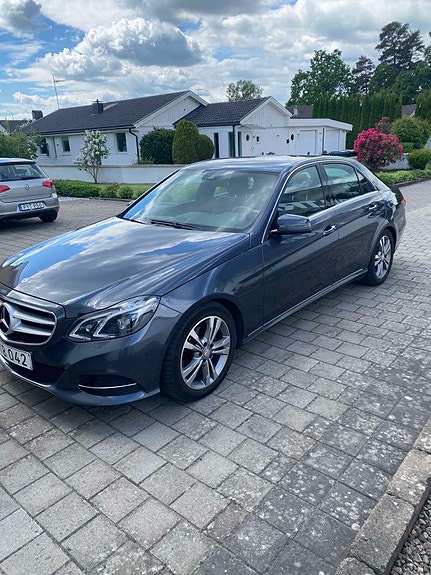 Mercedes-Benz E220 3 of 7