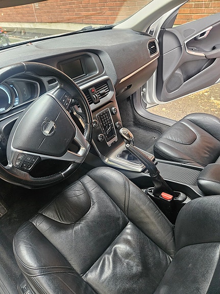 Volvo V40 8 of 13