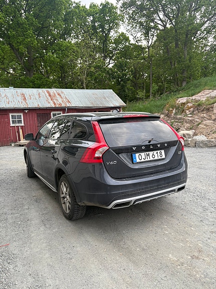 Volvo V60 Cross Country 3 of 4