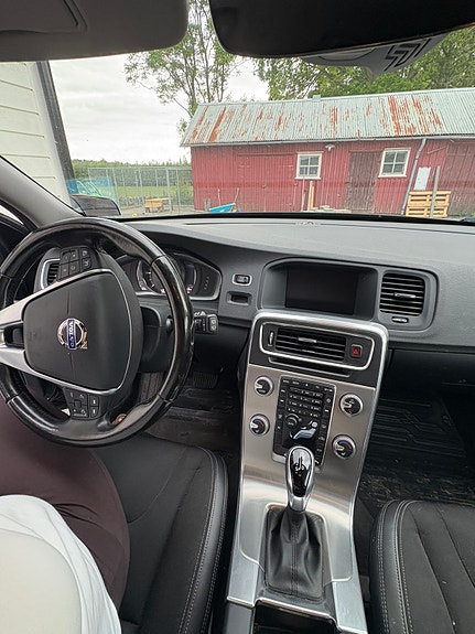 Volvo V60 Cross Country 4 of 4