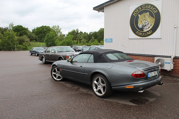 Jaguar XKR 3 of 4