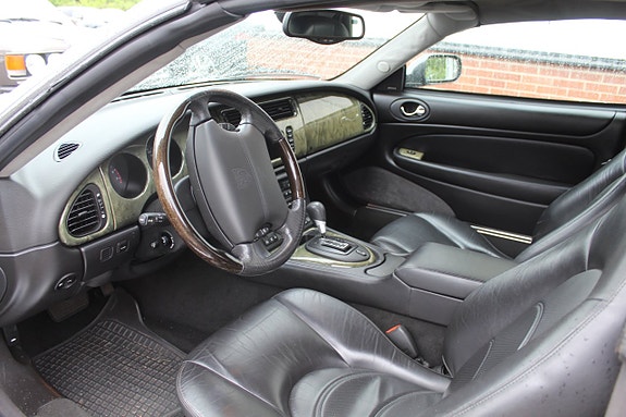 Jaguar XKR 4 of 4