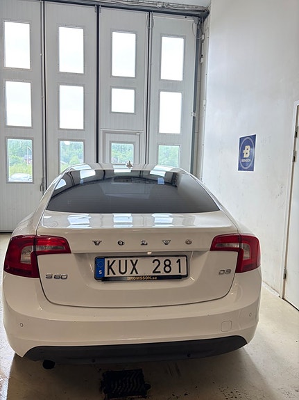 Volvo S60 2 of 5