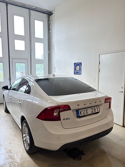 Volvo S60 3 of 5