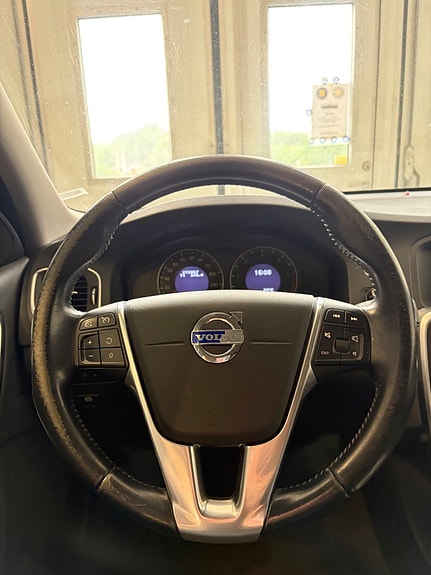 Volvo S60 4 of 5