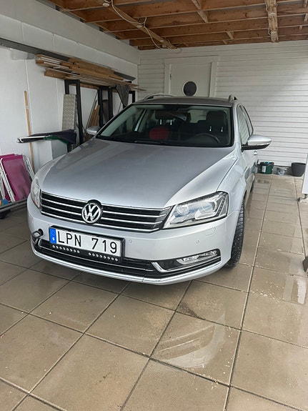 Volkswagen Passat 2 of 5