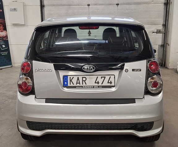 Kia Picanto 9 of 17