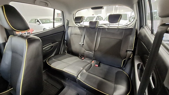 Kia Picanto 12 of 17