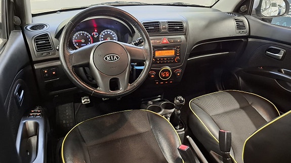 Kia Picanto 2 of 17