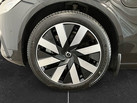 Volvo V90 8 of 16