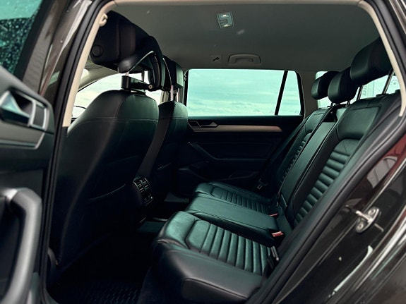 Volkswagen Passat 21 of 30