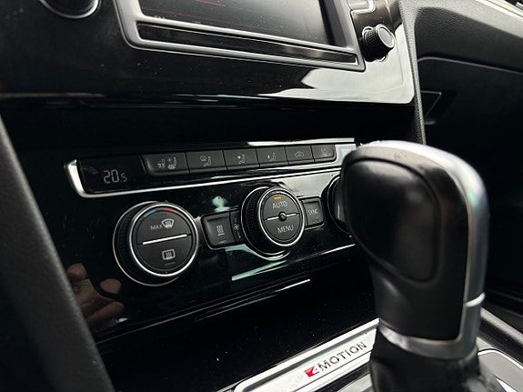 Volkswagen Passat 15 of 30