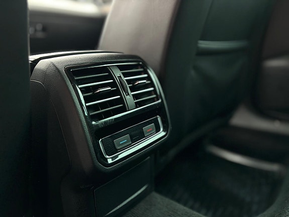 Volkswagen Passat 22 of 30