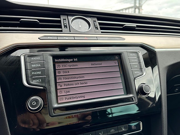 Volkswagen Passat 27 of 30